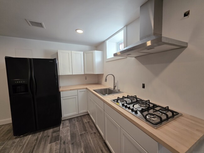 Building Photo - 1367 Reservoir Ave