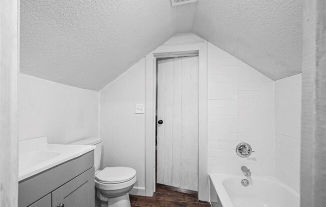 Building Photo - Quiet Comfort: Charming 3 Bed, 2.5 Bath Ho...