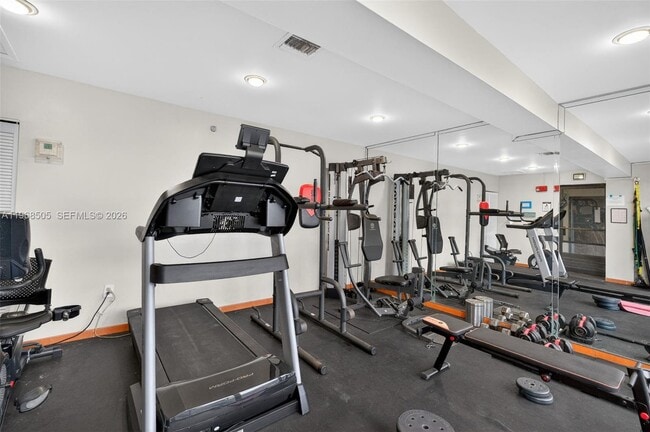 Building Photo - 555 NE 30th St