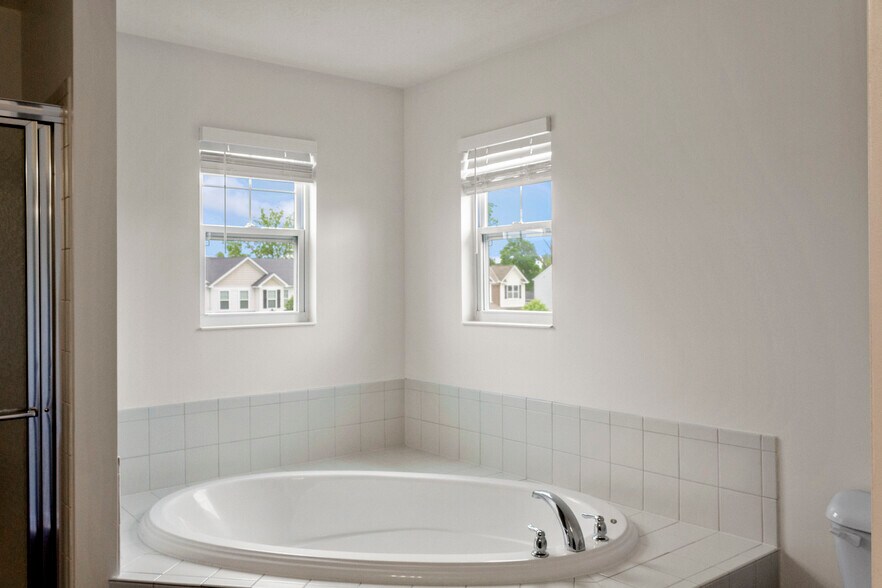 Building Photo - 6335 Arabian Dr