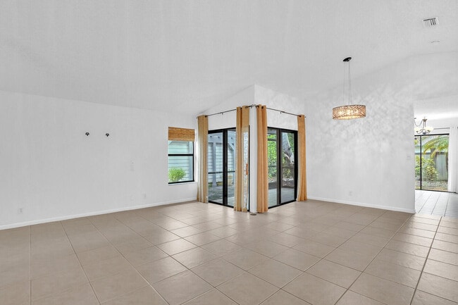 Building Photo - 2533 Bedford Mews Dr