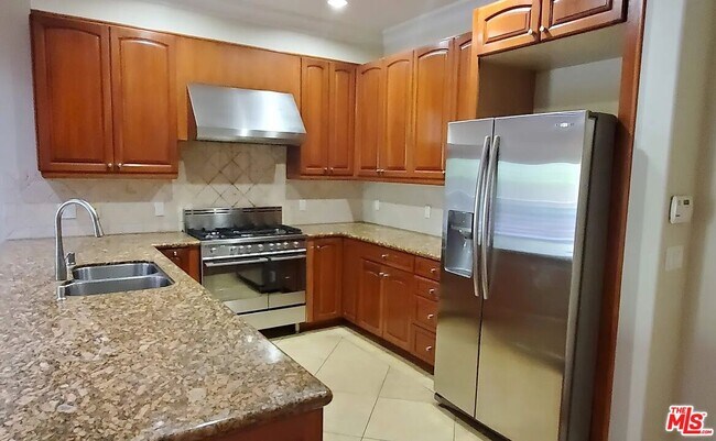 Building Photo - 1135 S Shenandoah St