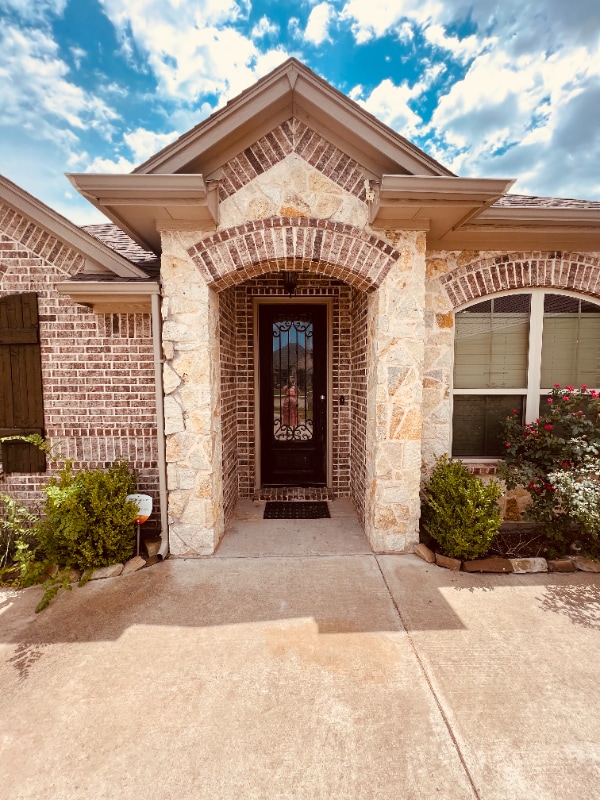 Building Photo - 310 Oar Wood Dr