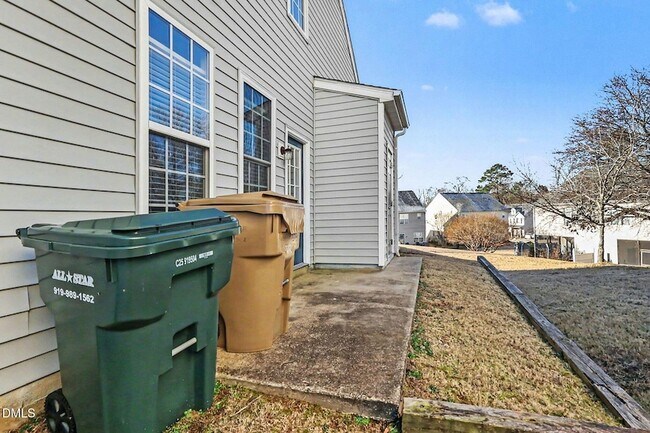 Building Photo - 221 Payton Dr