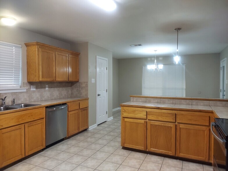 Kitchen - 36044 Raleigh Dr