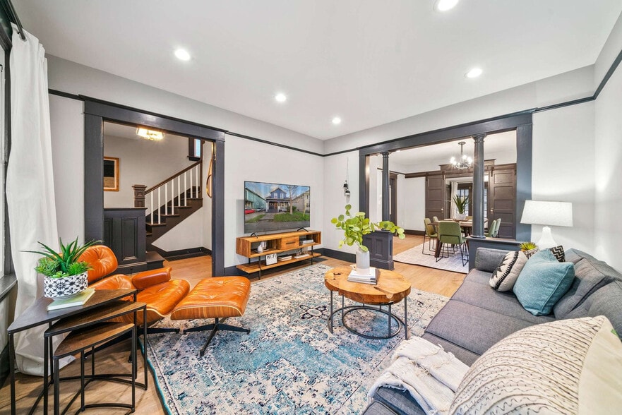 Building Photo - 3820 SE Belmont St