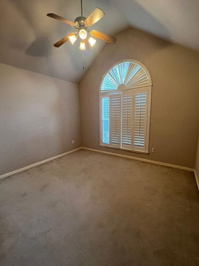 Building Photo - Custom Goodman home in Crimson Ridge w Pool!