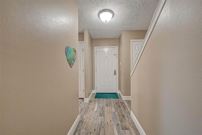 Building Photo - 502 Birdsong Dr