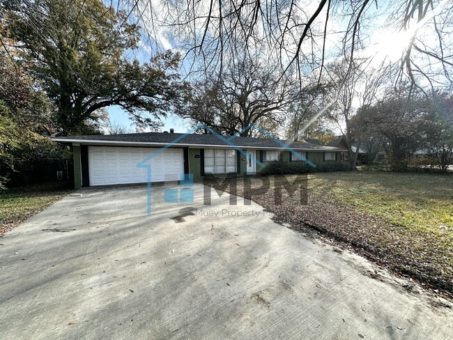 Building Photo - 1104 Hilton St