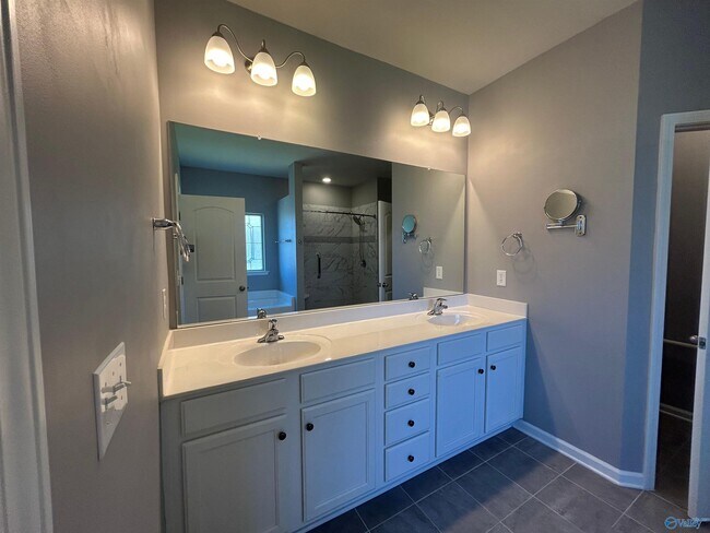 Building Photo - 7040 Regency Ln SE