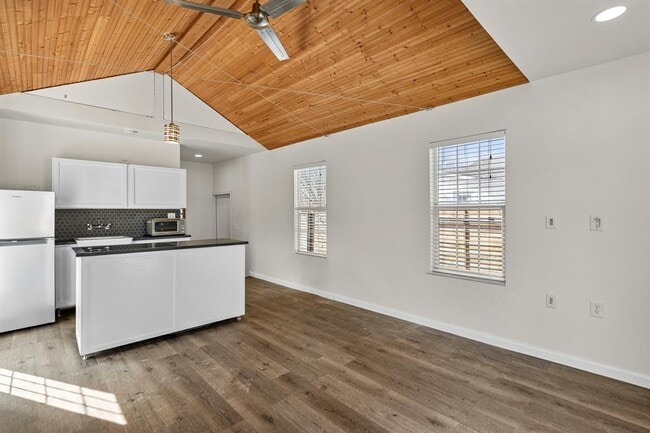 Building Photo - 13415 Crane Rd