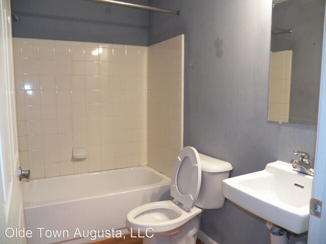 Building Photo - 604 3rd St
