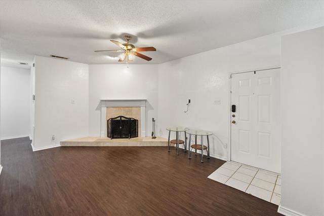Building Photo - 2105 Count Fleet Dr