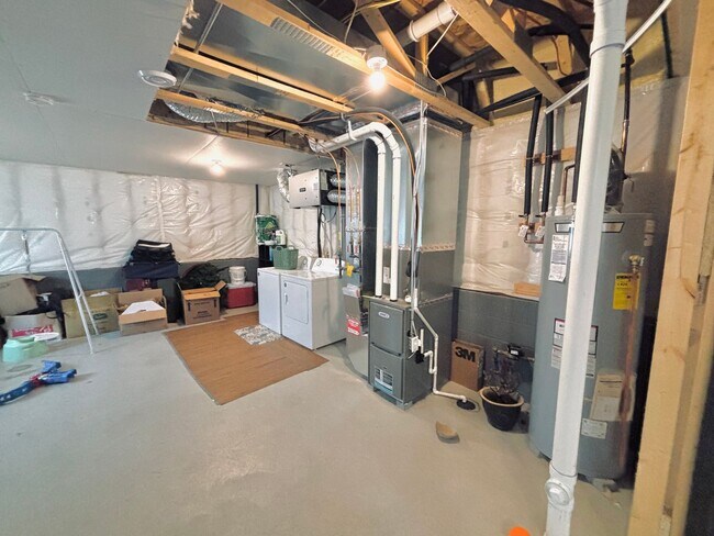 Building Photo - Beautiful 3bed 2bath Including a Master Suite