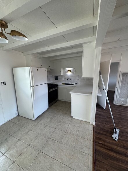 Building Photo - 320 7th St