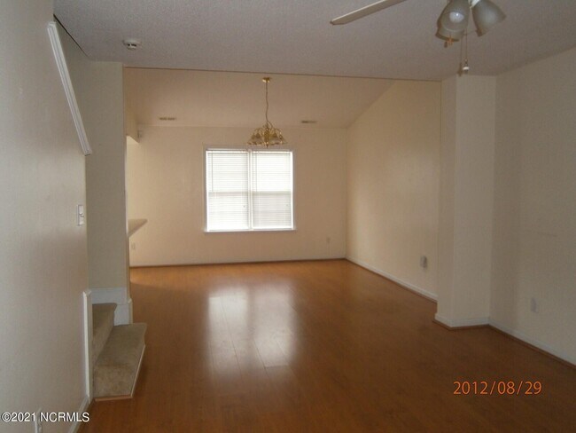 Building Photo - 405 Winners Cir S