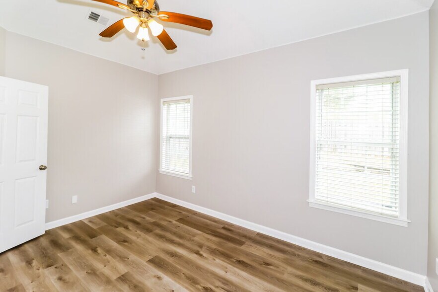 Building Photo - 2692 Bending Elm Dr