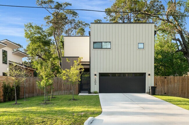 Building Photo - 1420 Flamingo St