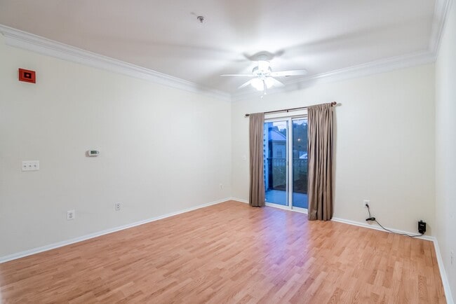 Building Photo - Beautiful 2 Bed 2 Bath Condo Beautiful Com...