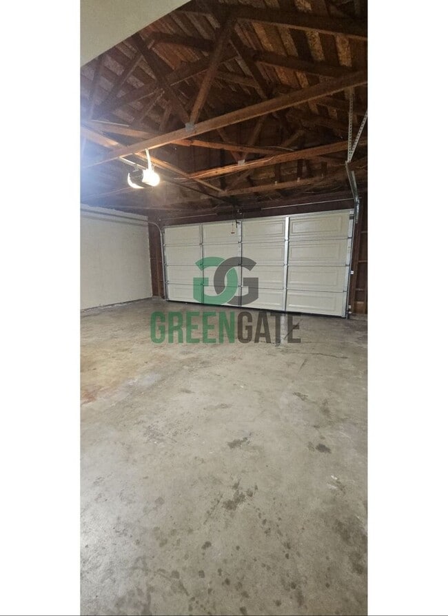 Building Photo - 3 BEDROOM 2 BATH HOME MOVE IN READY IN North MODESTO!