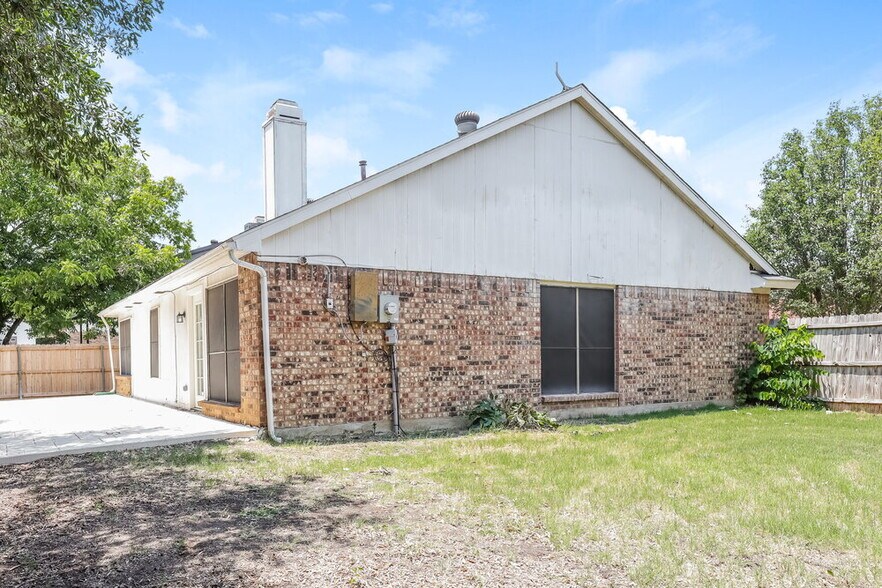 Building Photo - 236 Sunset Dr