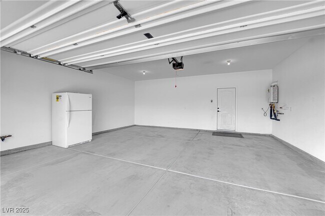 Building Photo - 8035 Skye Foxx St