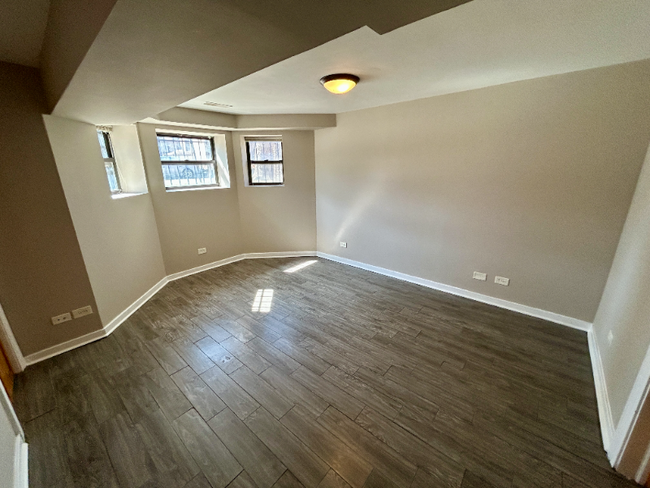 Building Photo - 6557 S Minerva Ave