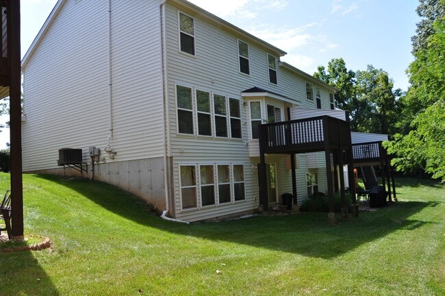 Building Photo - 470 Summit Tree Ct