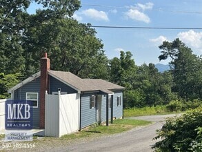 Building Photo - 812 Montvue Rd