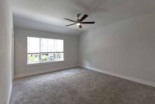 Building Photo - 817 Crystal Oak Ln