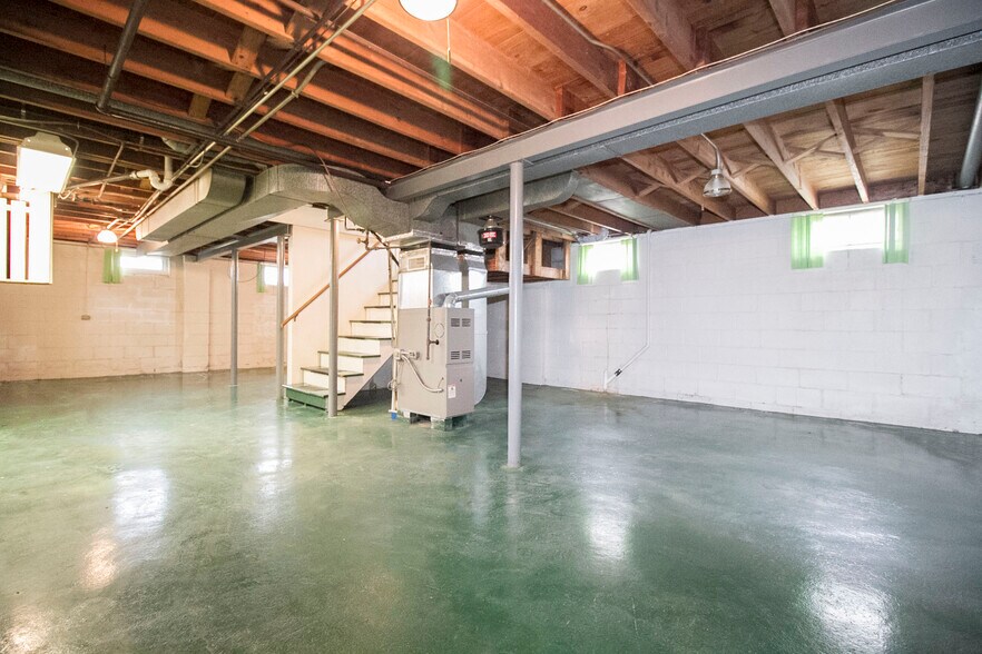 Building Photo - 25 Willamont Rd