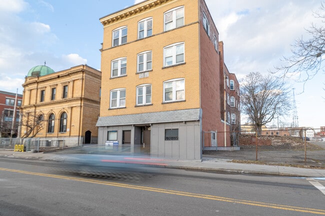 Building Photo - 376 Washington St