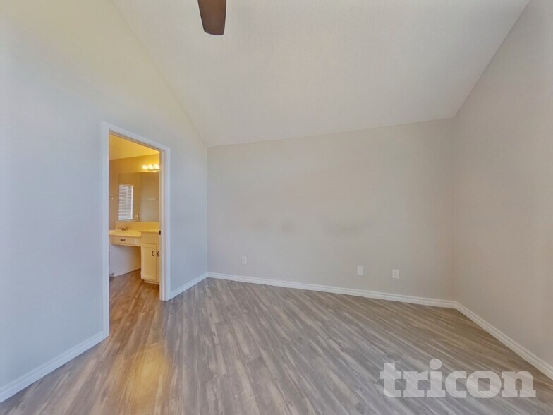 Building Photo - 1233 Clear Creek Dr