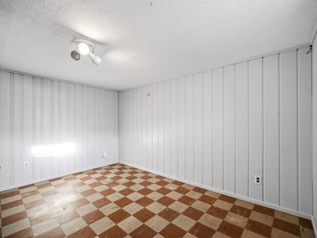 Building Photo - 2716 W Everett Ave