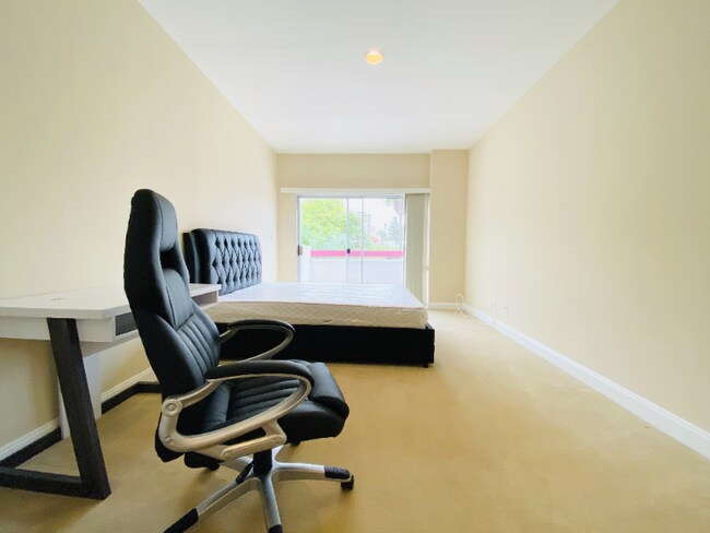 Building Photo - 10630 Wilkins Ave