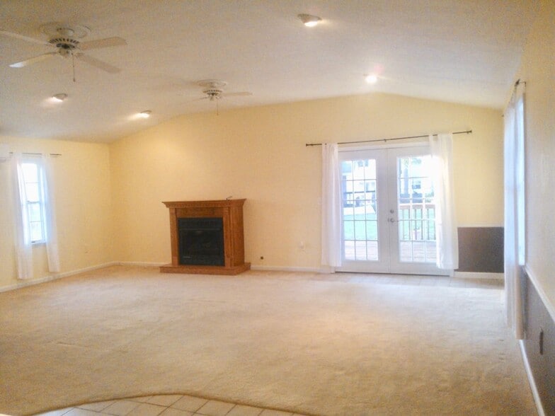 Building Photo - 4912 Upland Dr