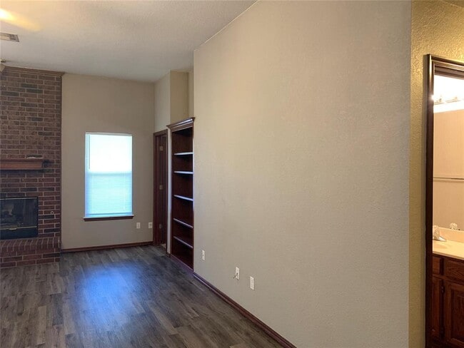 Building Photo - 2909 Sandstone Dr