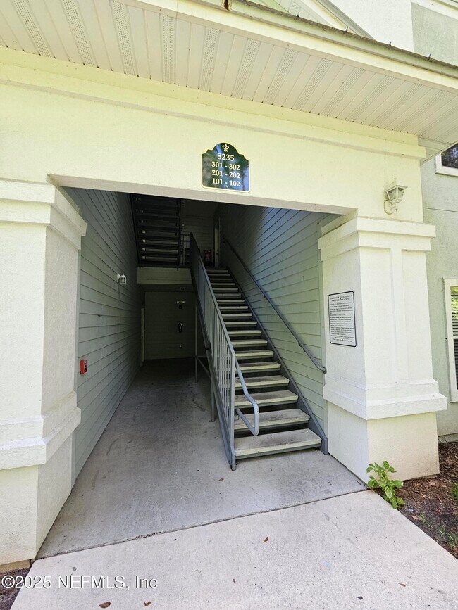 Building Photo - 8235 Lobster Bay Ct