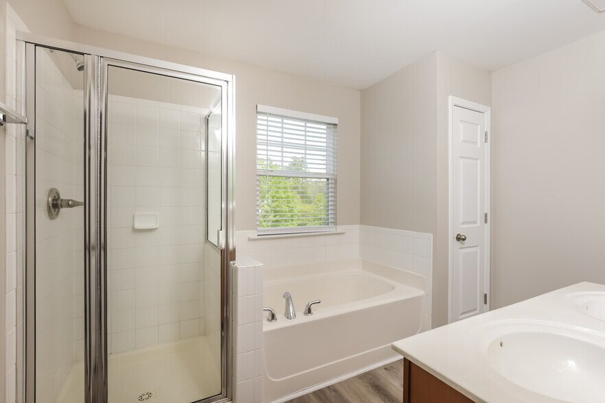 Building Photo - 11731 Mezzanine Dr