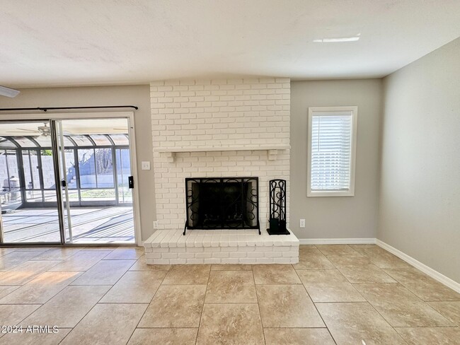 Building Photo - 10628 S 44th Pl