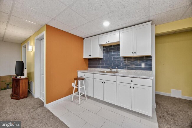 Building Photo - 271 Fairfield Cir W