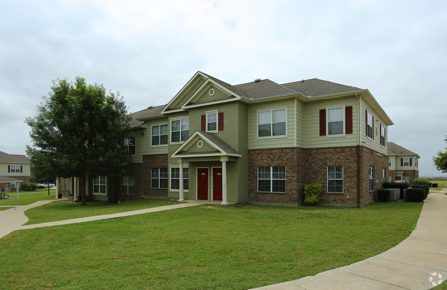 Exterior - Westchester Woods Apartments