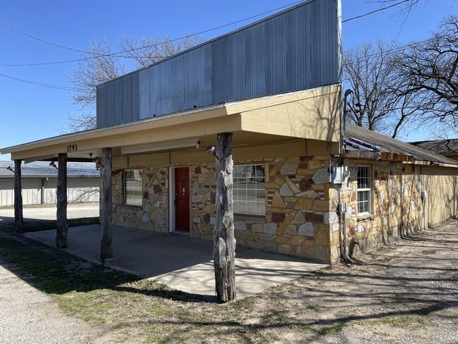 Building Photo - 5 Cabin Rd