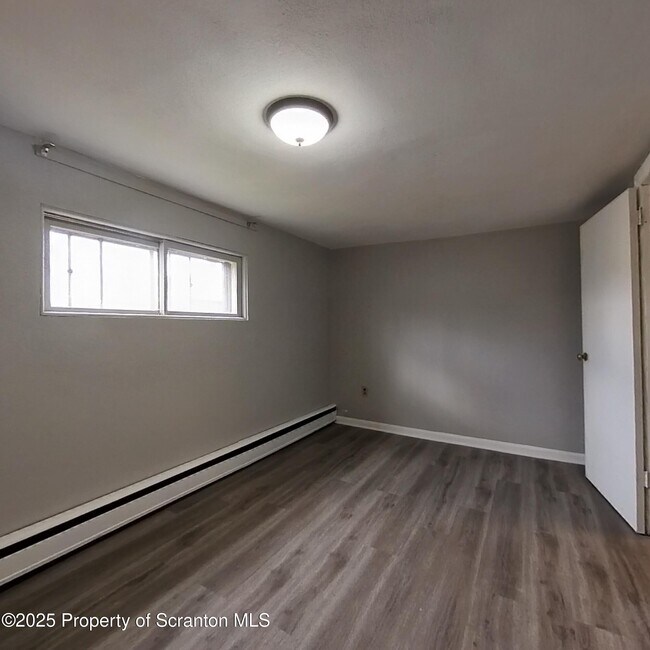 Building Photo - 37 Hickory St