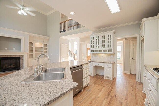 Building Photo - 4012 Erin Dr