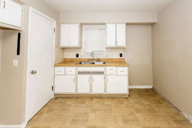 Building Photo - 14209 Emery Ave