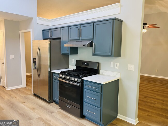 Building Photo - 165 River Park Dr