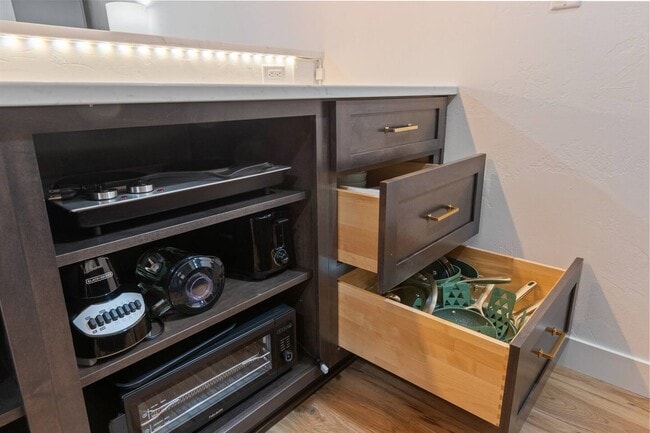 Building Photo - 1095 April Ln