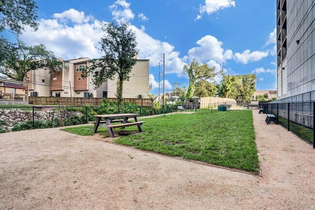 Building Photo - 5925 Almeda Rd