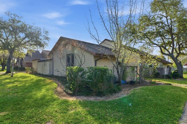 Building Photo - 12503 Newbrook Dr